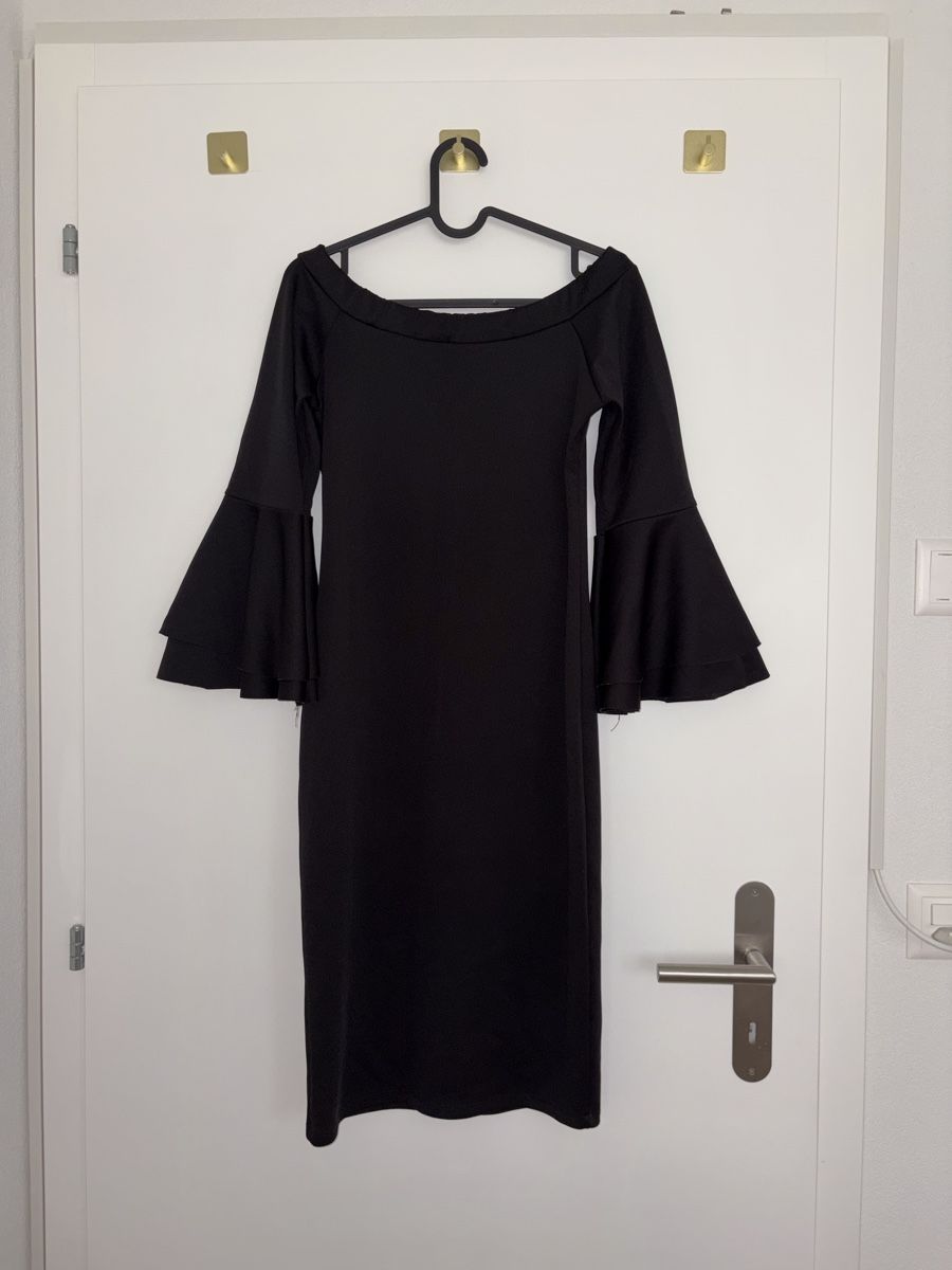 Vestiti: Robe noire manches évasées – Nuovo (secondo la descrizione) da Monthey venduto da Sevdije.Kololli