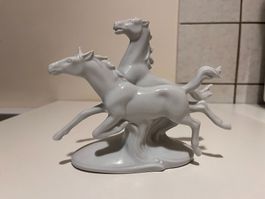 ✨ Statuette en porcelaine – Chevaux au galop, Capodimonte