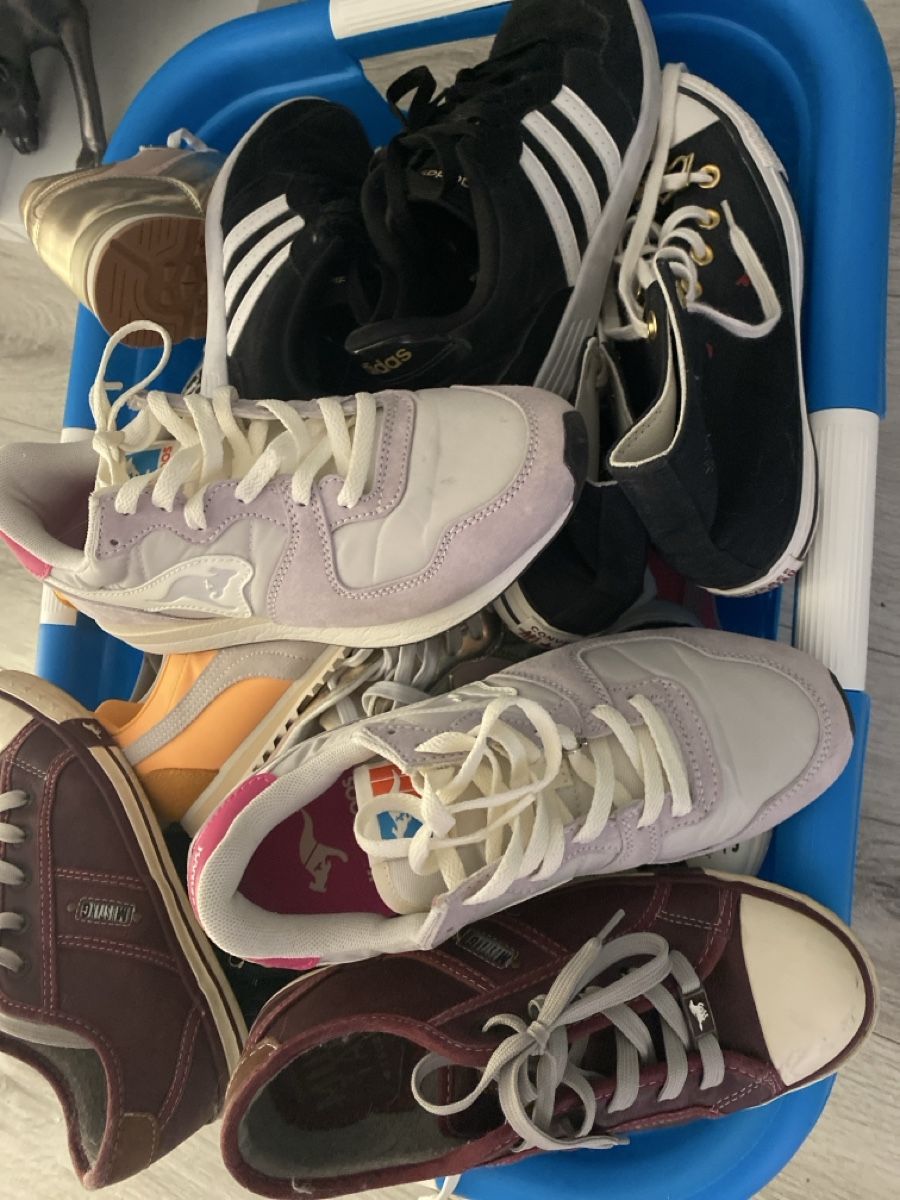 Lots de vêtements: Kiste voller diverser Schuhe – D'occasion à Wolfwil par ISAsShop 1