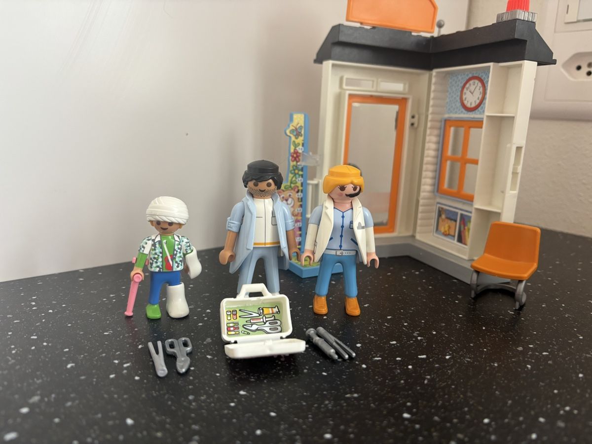 Playmobil Giocattoli: Playmobile - Spital Set mit Zubehör – Usato da Schaffhausen venduto da ValerieBelden