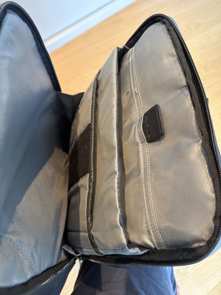 Samsonite Zaini: Backpack Samsonite black USB port laptop compartment used – Usato da Küsnacht ZH venduto da luc_gct5 2