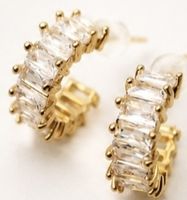 Elegante goldene Creolen mit Zirkonia Steinen -