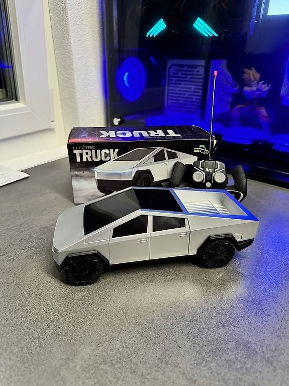 Modellini d'auto: Tesla Cybertruck RC Car / Modelauto – Usato da Möriken AG venduto da E60Veni 1