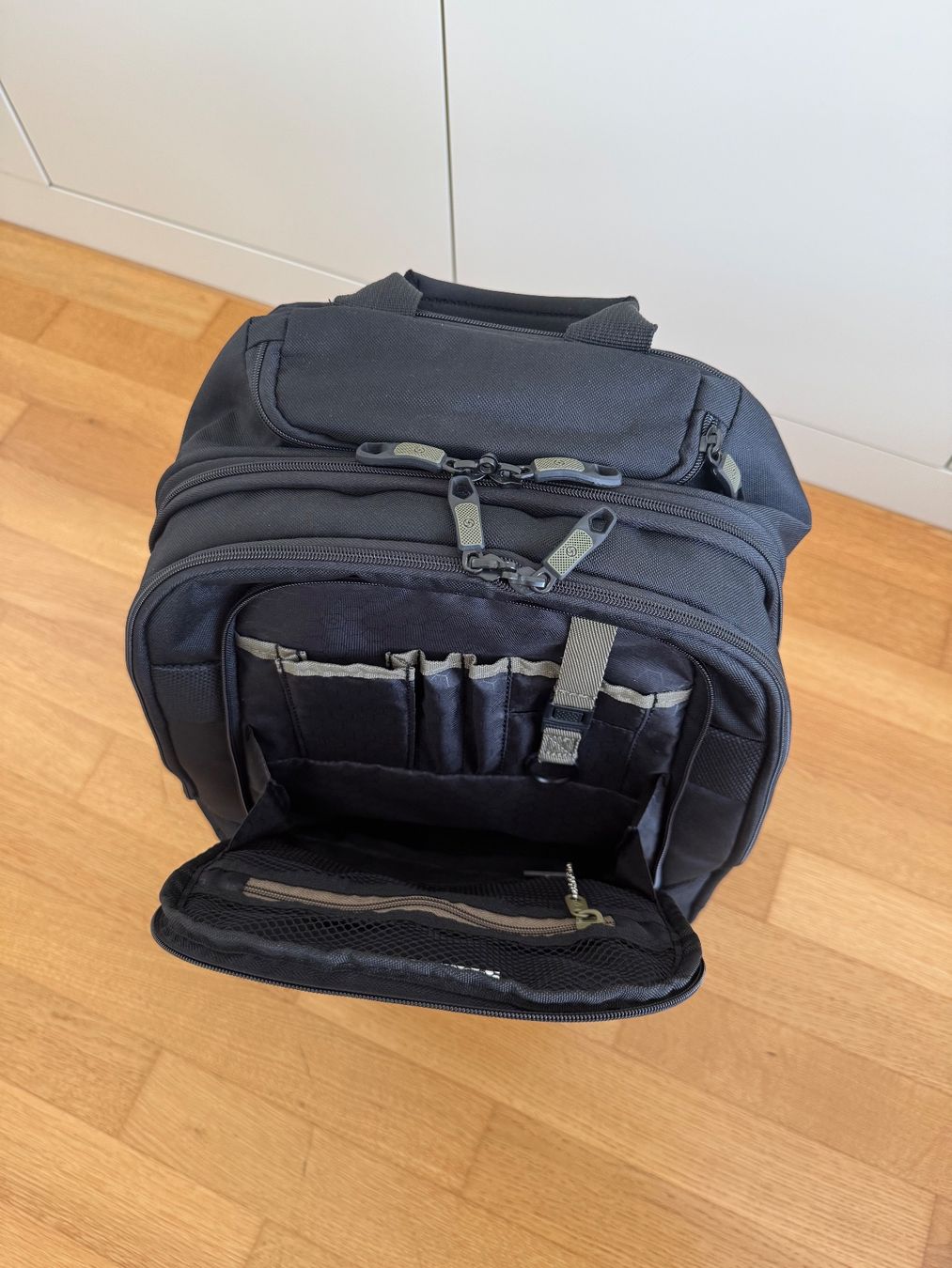 Samsonite Sacs à dos: Samsonite Rucksack mit Rollen, schwarz einwandfreier Zustand – D'occasion à Neuhausen par satellite5820 3