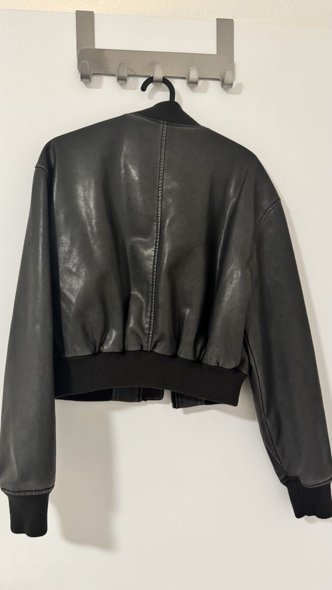 Pull&Bear Giacche: Faux leather bomber jacket – Nuovo (secondo la descrizione) da Dübendorf venduto da maf_6tqh 2