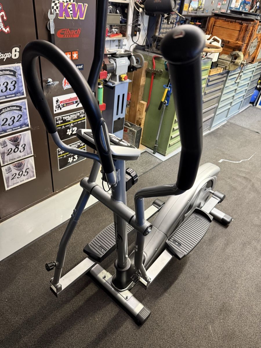 Hometrainer: Crosstrainer super Zustand  – Gebraucht aus Widnau von RetoW01 3