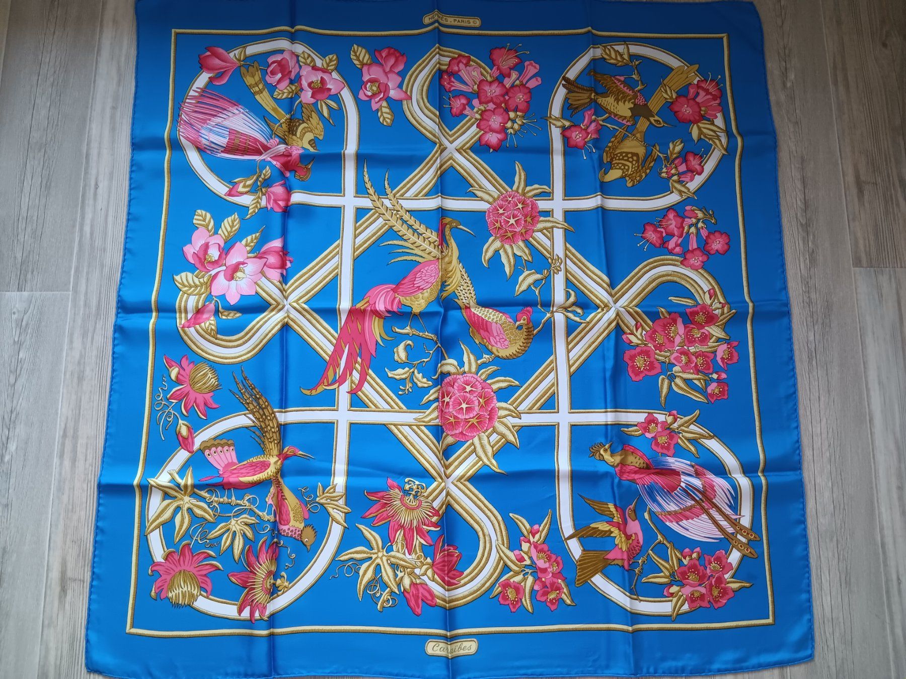 Hermès Foulards, Tücher & Schals: HERMES "CARAÏBES" CARRE 90 CM – Gebraucht aus Cossonay-Ville von Les_1001_perles