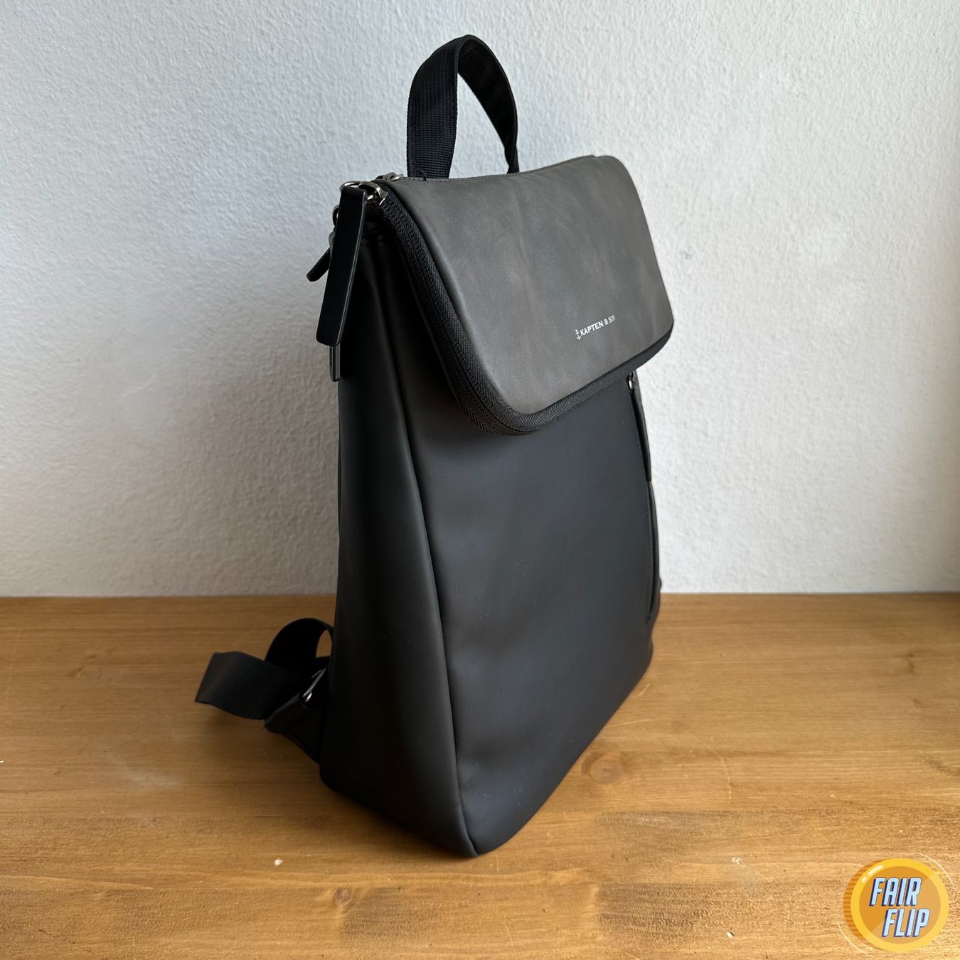 Kapten & Son Zaini: Kapten & Son Rucksack Vallen Rucksack – Usato da Luzern venduto da fairflip 1