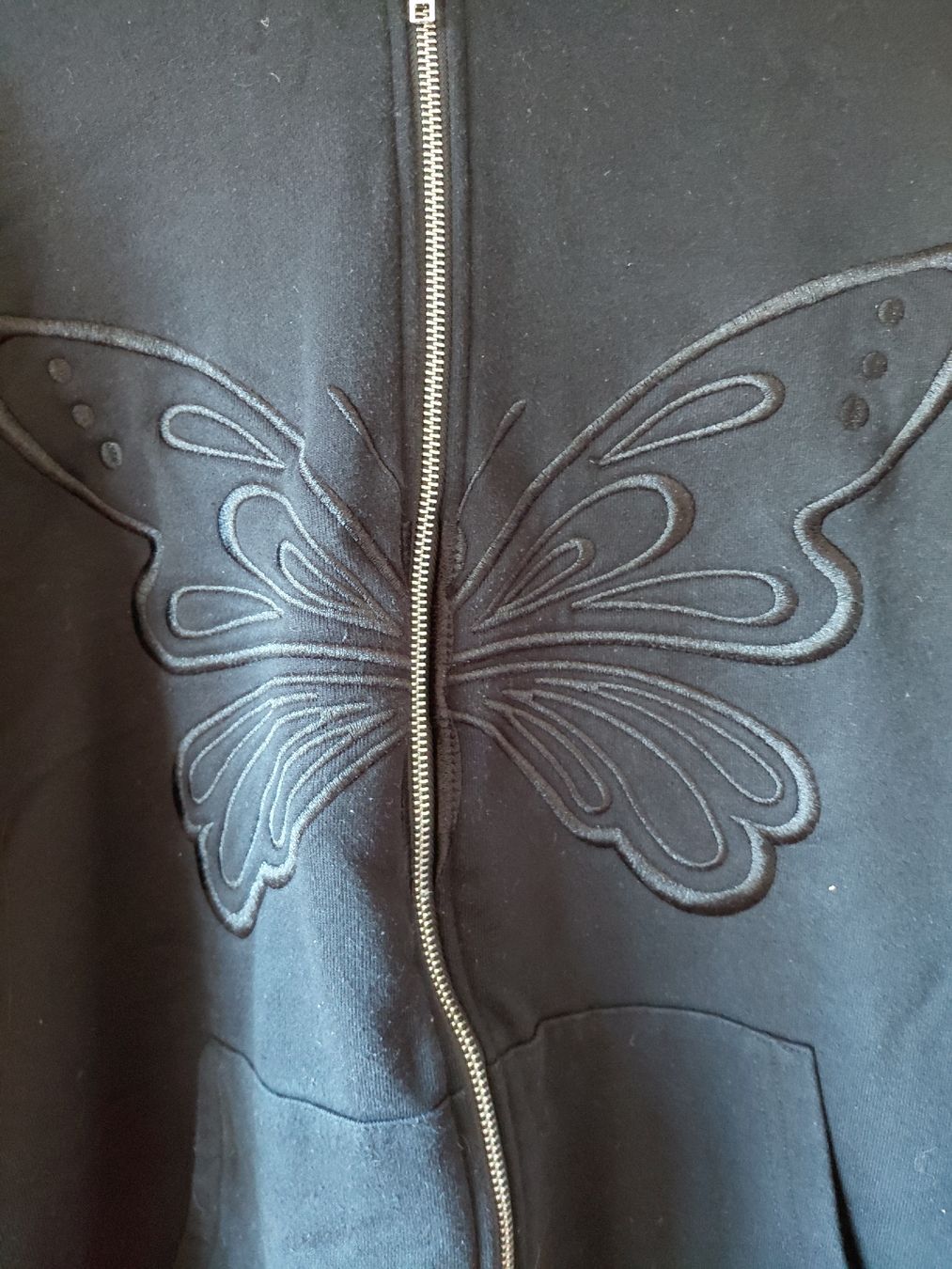 Maglioni & Felpe: Schwarzer hoodie mit Schmetterling – Usato da Winterthur venduto da adventurenala 1