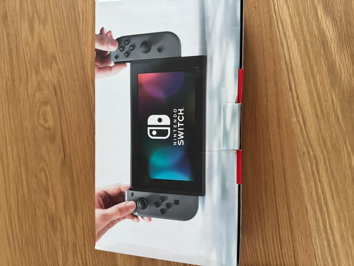 Nintendo Consoles: Nintendo Switch Bundle inkl. Pro Controller & Super Mario Od – D'occasion à Billens par oli_w6w2 1