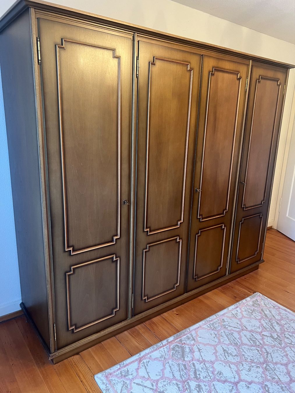 Armadi: Klassischer Holz-Kleiderschrank – Usato da Menziken venduto da mad_2pvh 1