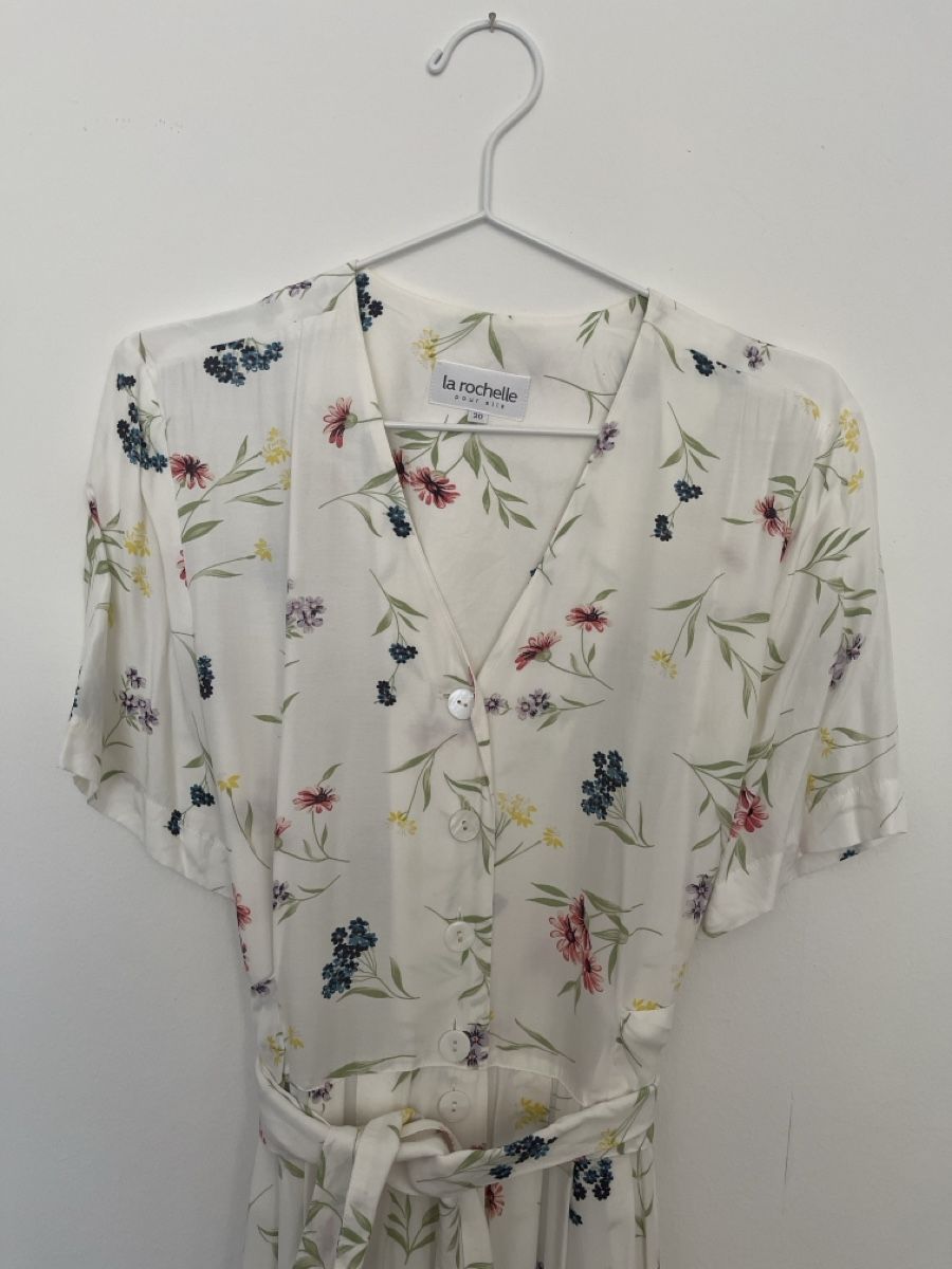Robes: Hübsches Kleid mit Blumenmuster – D'occasion à Zürich par jul_5lt7 1