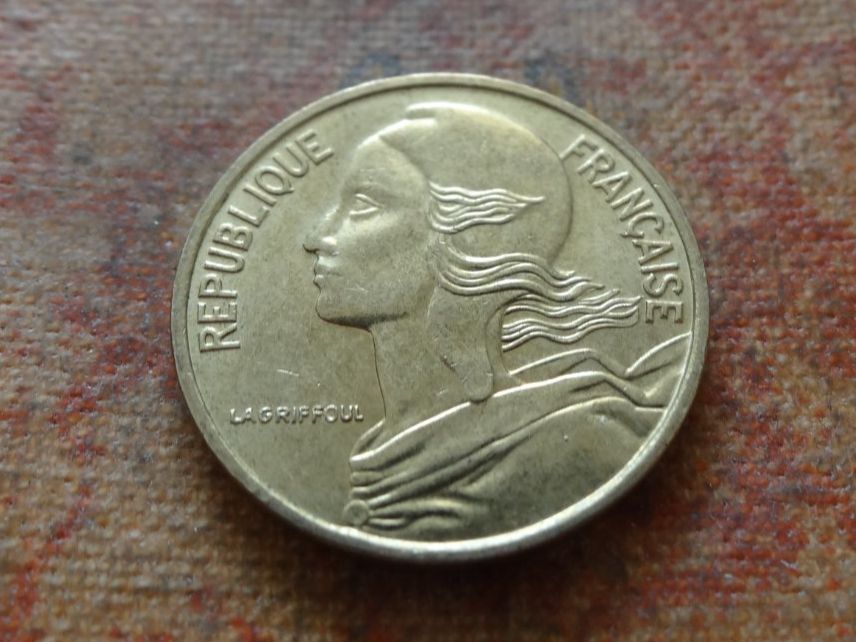 Tutti le monete: FRANCE  5 Centimes  1985 – Usato da Romanel-sur-Lausanne venduto da Swift13 1