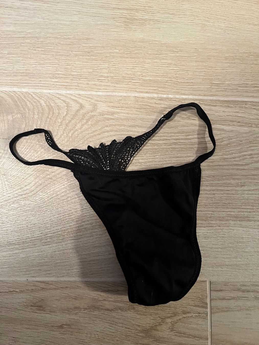 Altra biancheria intima: schwarzer Stringtanga mit Spitze hinten, Grösse S – Usato da Lugano venduto da sweetyd84