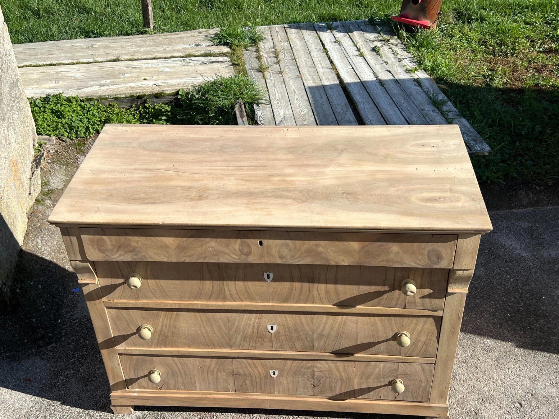 Kommoden: ART 1140-L Commode noyer sablé – Gebraucht aus Pont-La-Ville von BCMGLEAL 1
