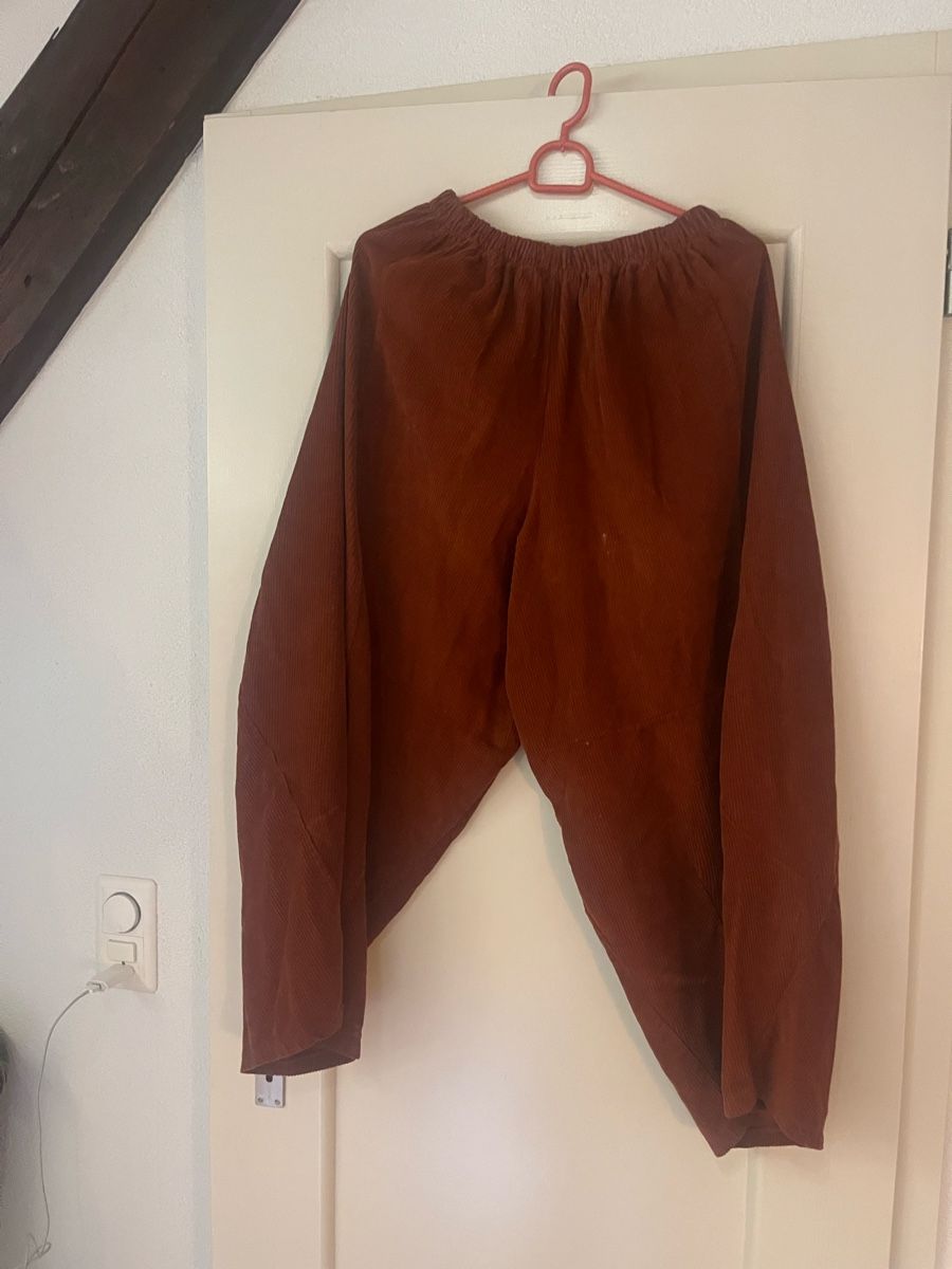 Pantalons: Cordhose braun – D'occasion à Stallikon par CristinaK.2026 2