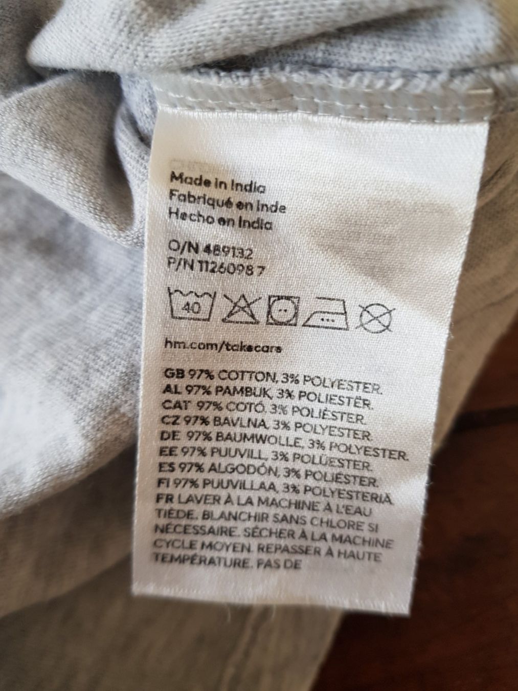 H&M Camicette, T-shirt & Top: MÄDCHEN T-SHIRT – Usato da Root venduto da LifestyleAccessoires 2