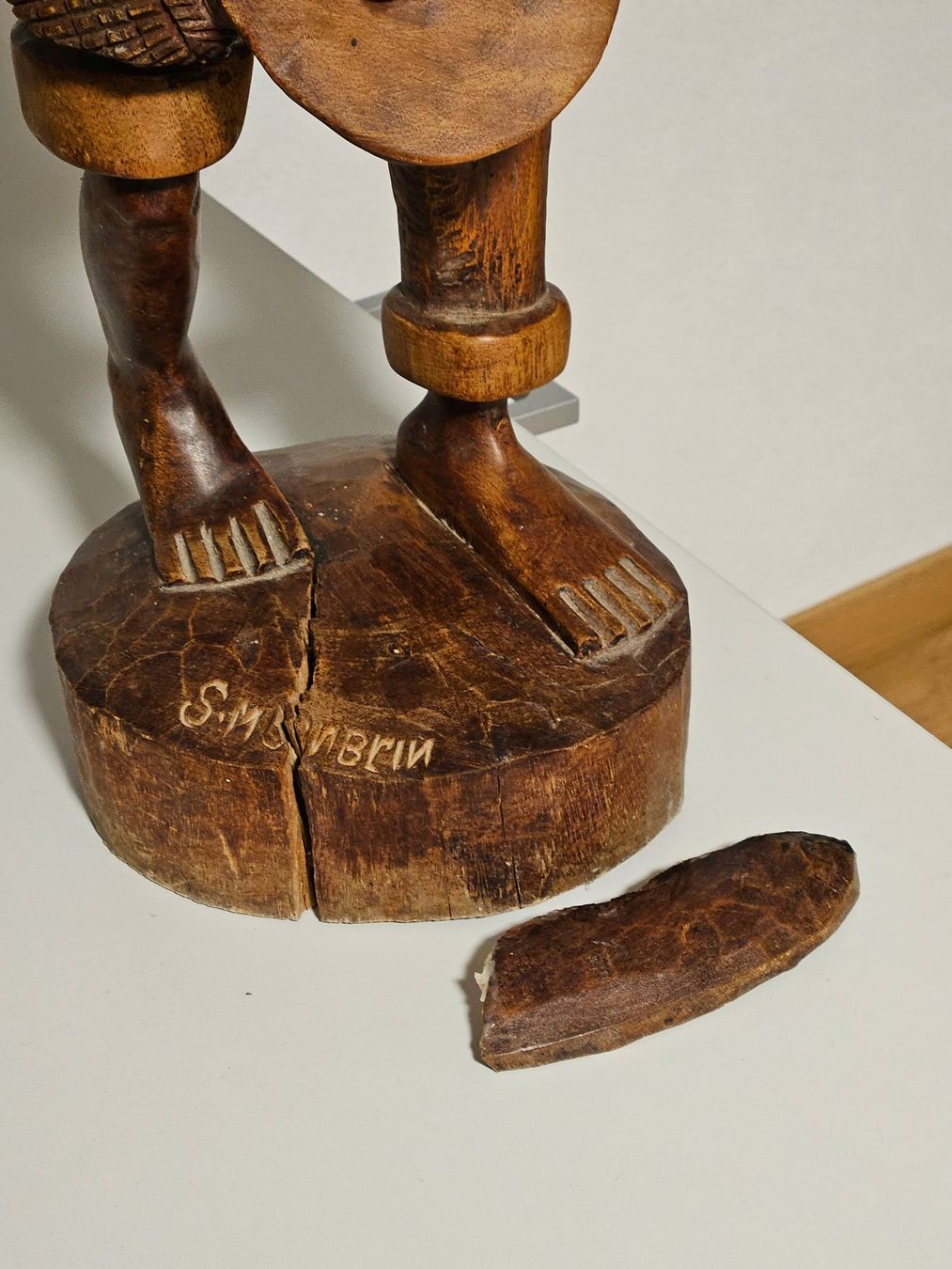 Figuren: Dekorative handgeschnitzte Holzfigur (Karibik) – Gebraucht aus Langendorf von Bruenu 3