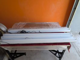 4x FL-Leuchten auf Holzbrett, mit Ersatz