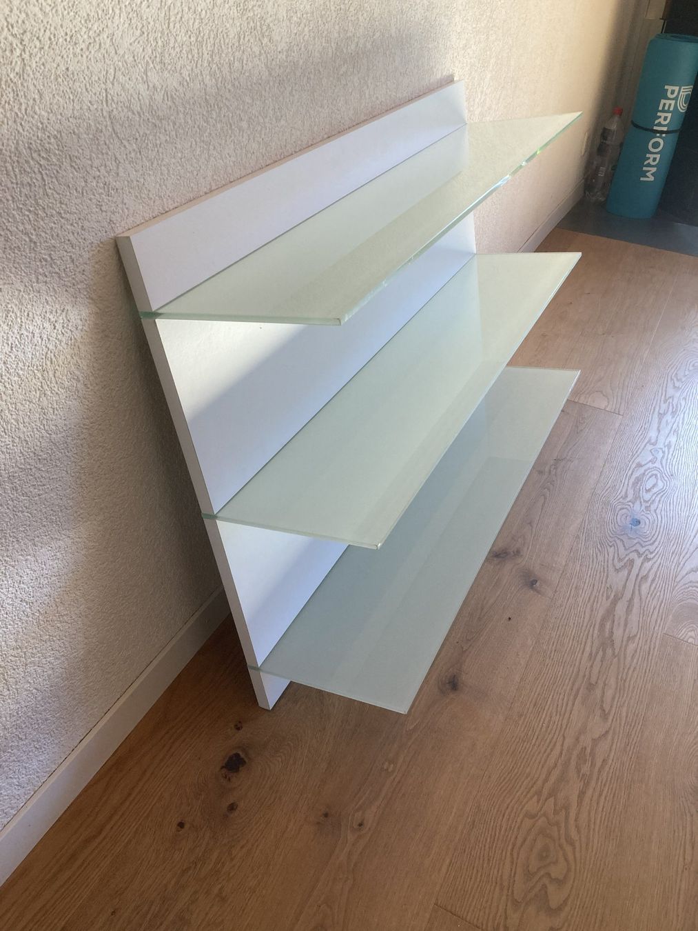 Scaffali: Regal weiss mit 3 Glastablaren – Nuovo (secondo la descrizione) da Meikirch venduto da Martin0180 1