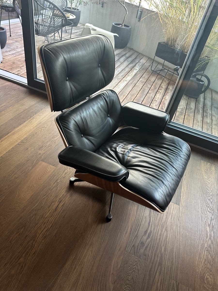 Vitra Liegen & Liegestühle: Eames Lounge Chair (NEW DIMENSIONS) – Gebraucht aus Zürich von Miguel-Zurich