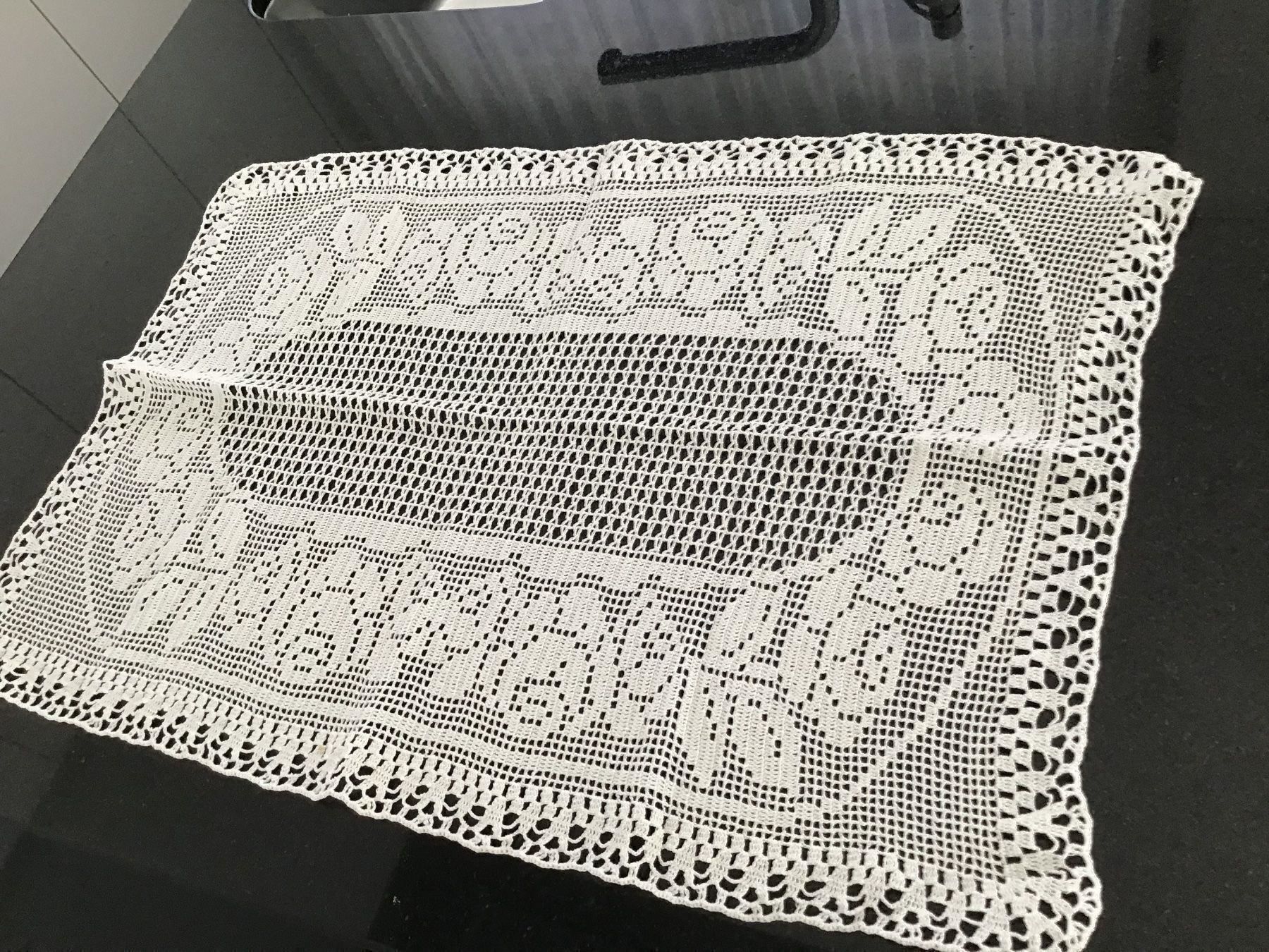 Coperte: Wunderschöne gehäkelte Tischdecke  66cm x 47cm - einzigartig – Nuovo (secondo la descrizione) da Jona venduto da Prada1969