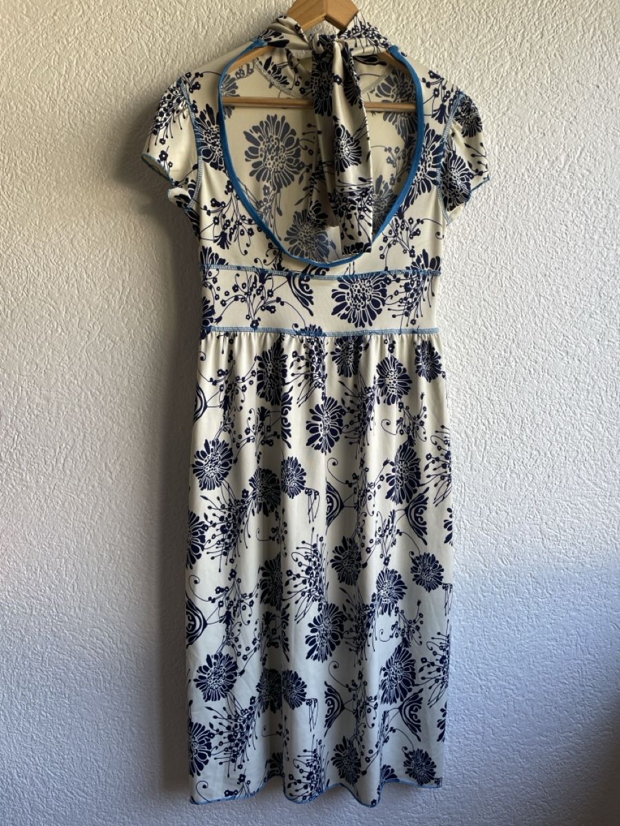 Kleider: Robe dos nu fleuri bleu et blanc – Gebraucht aus Martigny von Lea_lucci 3