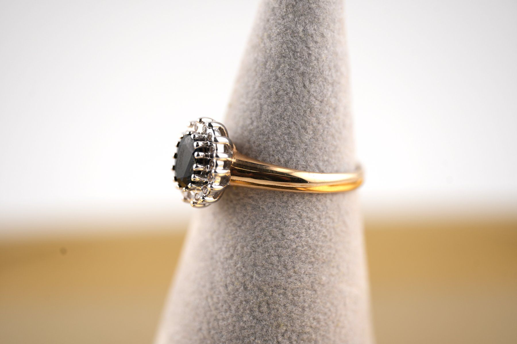 Anelli: Goldring 14K mit Saphir und Diamanten – Usato da Basel venduto da Vip24 2