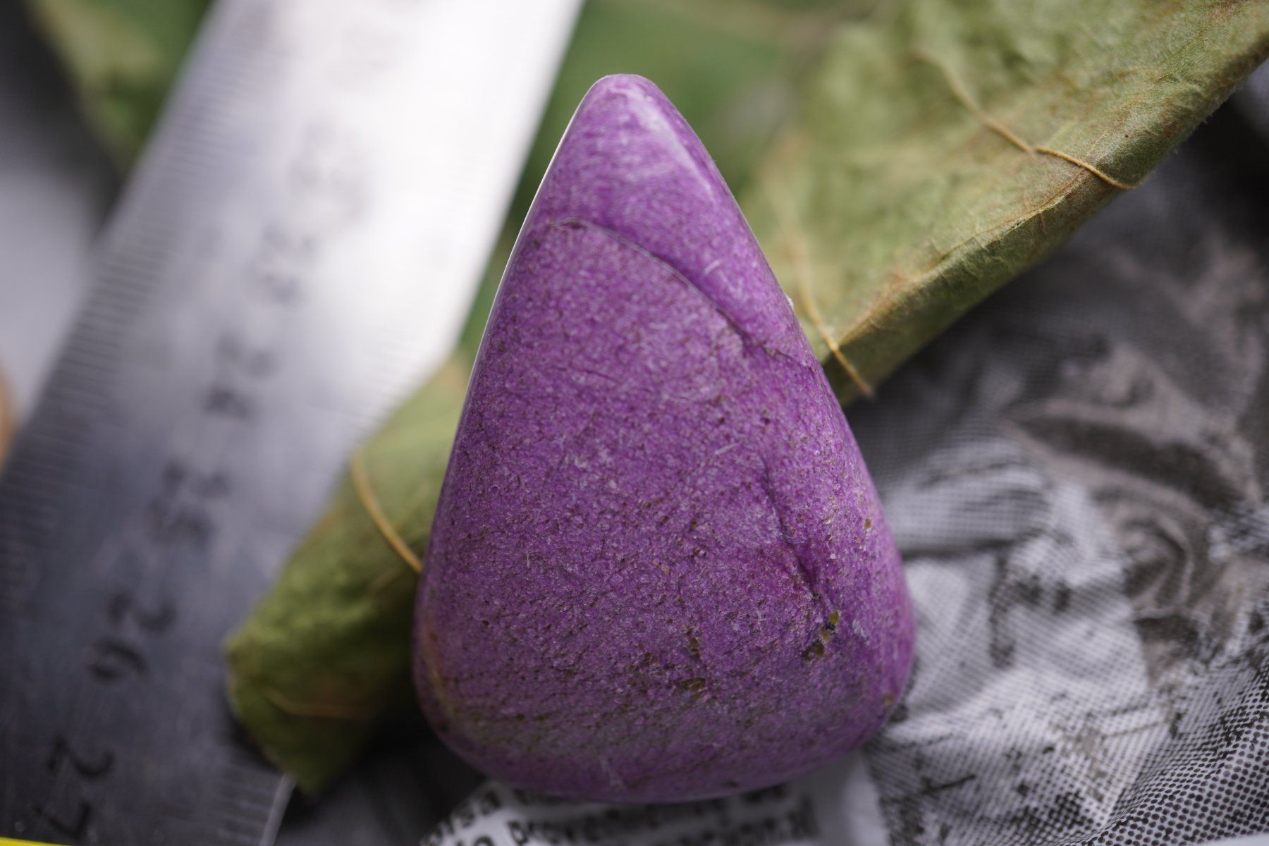 Minerali & Pietre curative: Stichtit      Cabochon 46ct  ab 1.- – Nuovo e nell'imballaggio originale da Eschenbach SG venduto da topstone 1
