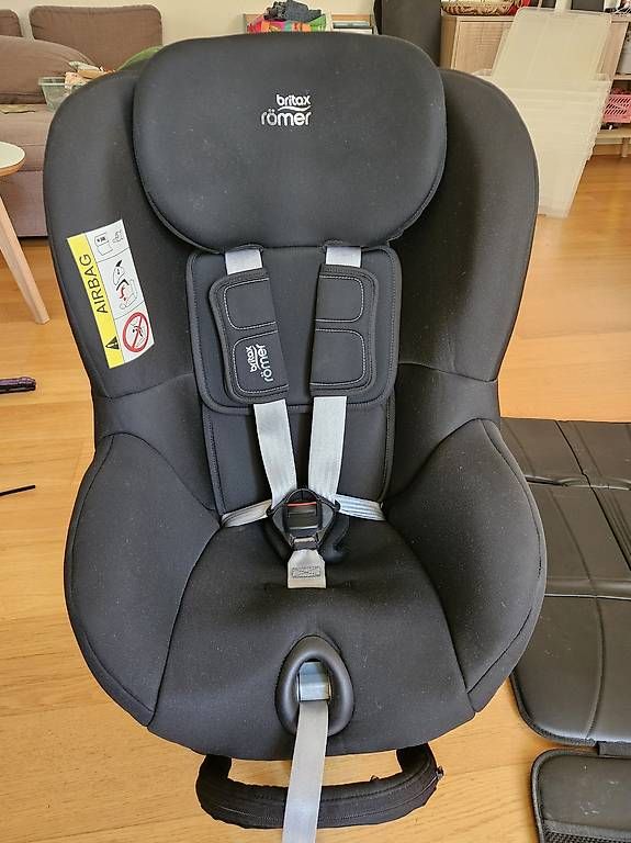 Seggiolini per auto: Britax Römer Dualfix 2R mit Schutzmatte – Usato da Zürich venduto da vintonsen 4