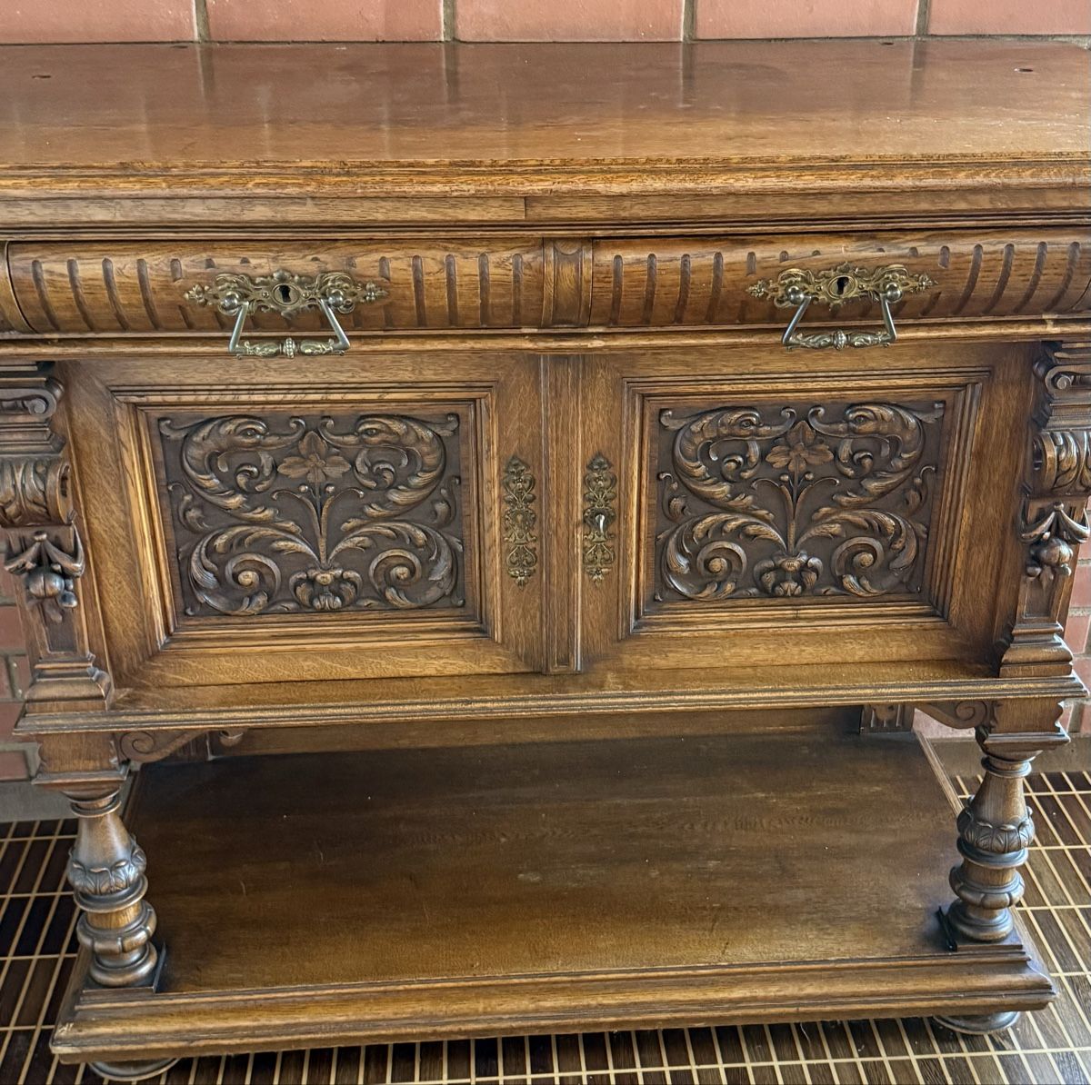 Büffets: Elegantes Sideboard / Buffet aus massivem Eichenholz – Gebraucht aus Reinach BL von rom_jb5y 1