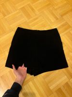 Black short with slots M