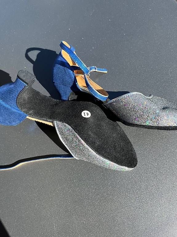 Scarpe da donna: Chaussures de danse comme neuves p. 40-41 – Nuovo (secondo la descrizione) da Vufflens-la-Ville venduto da ivsi 1