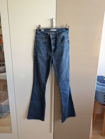 Levis 725 Bootcut W26 L30 schöner Zustand
