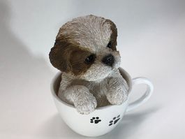 Hund / Welpe in Tasse / Polyresin - ca. 14.5cm hoch