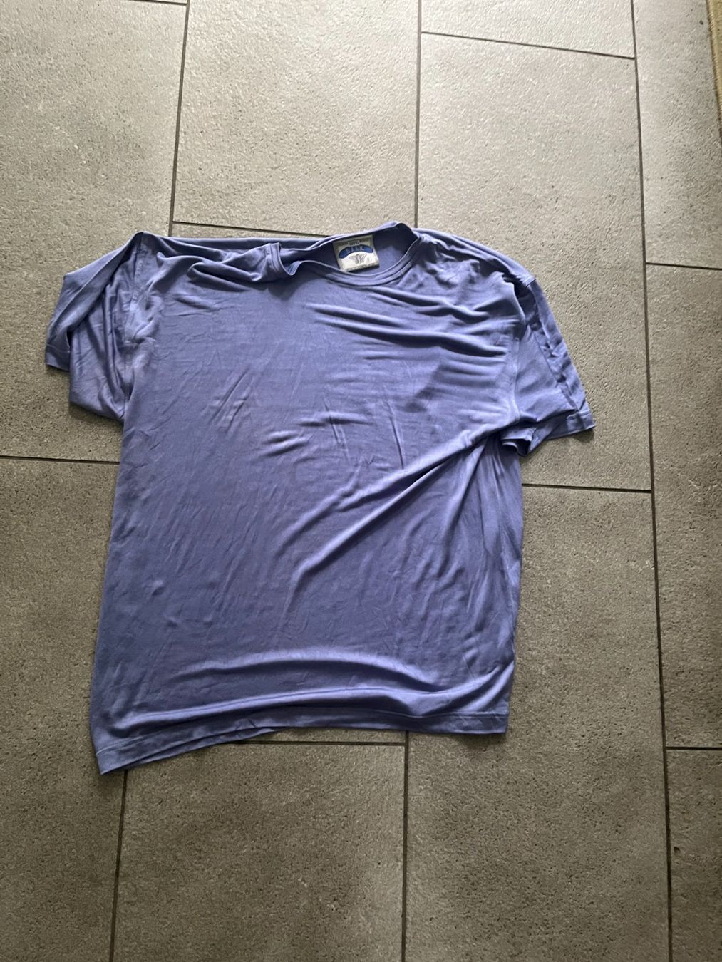 T-Shirts: Seide Shirt Grösse L – Gebraucht aus Solothurn von Floefi