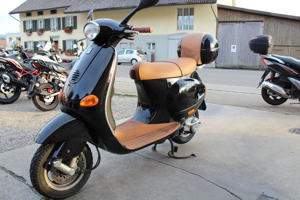 Stilvolle Piaggio Roller 50 Fotosbrend6834
