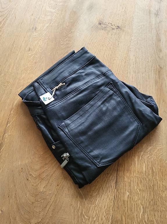 Pantaloni: Pantalon femme – Usato da Ecuvillens venduto da loloall