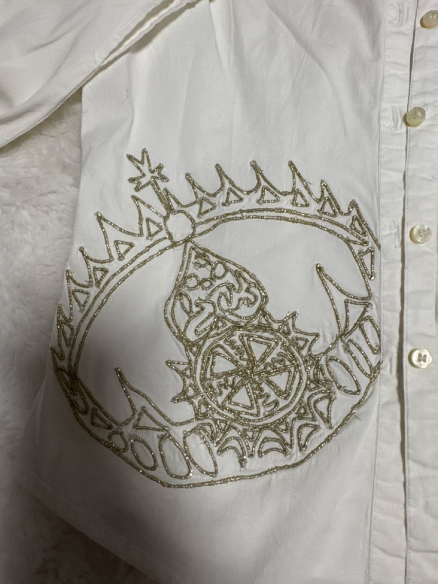 Camicette: Shirt with very unique design  – Usato da Mont-sur-Lausanne venduto da EgisCloset. 2