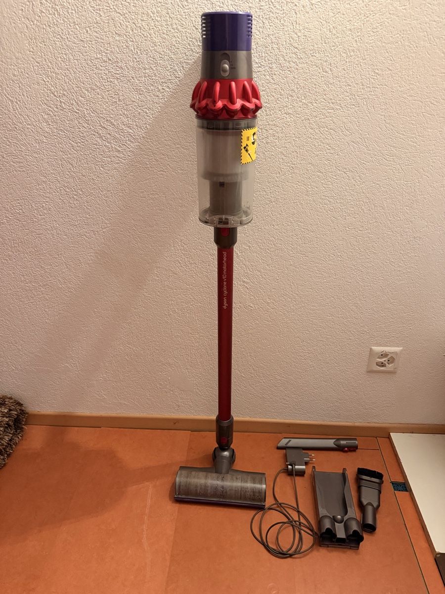 Dyson Aspirateurs & Accessoires: Dyson V10 motorhead – D'occasion à Gwatt (Thun) par Glahad