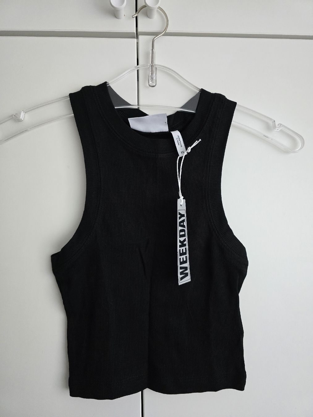 Weekday Top: Weekday Crop Top - Grösse XS – Nuovo e nell'imballaggio originale da Rickenbach b. Wil venduto da VeryLovelyThings