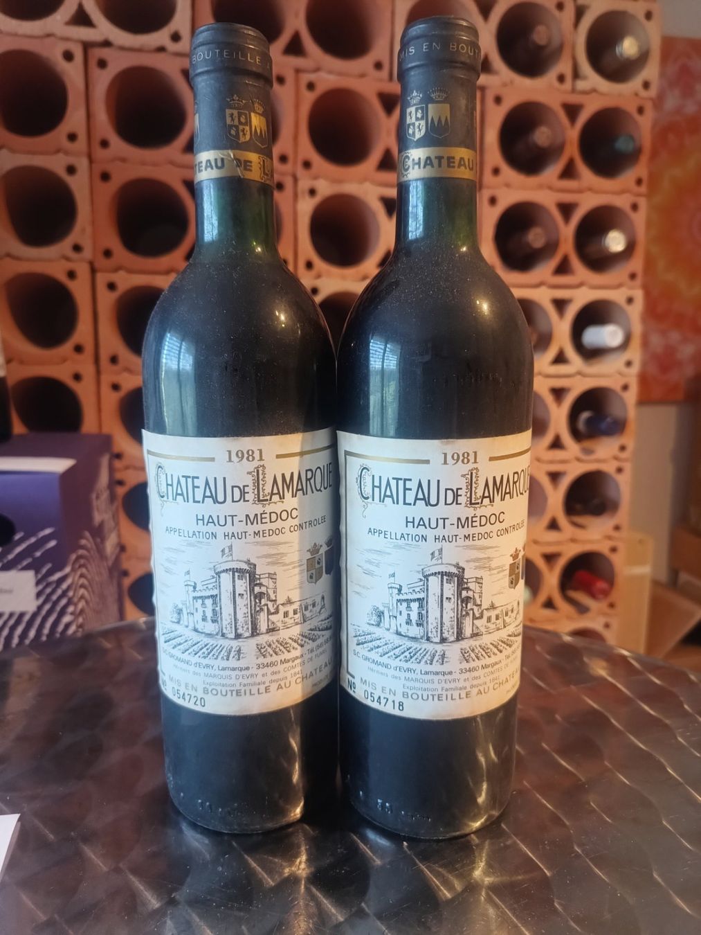 Vino: 2 Fl. Château de Lamarque, Haut-Médoc, Jg. 1981 – Nuovo (secondo la descrizione) da Inwil venduto da Grisley