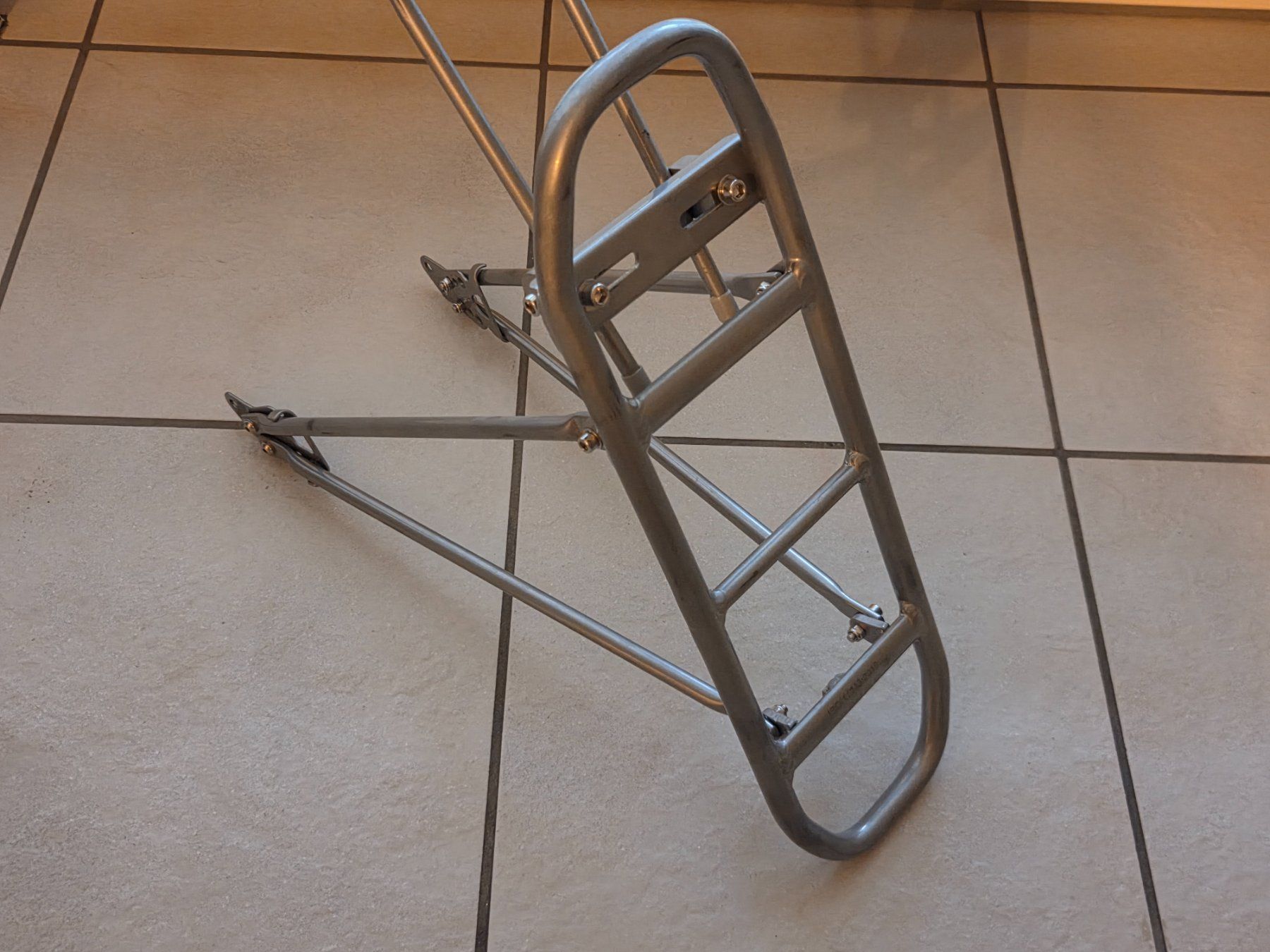 Pezzi di ricambio: Gepäckträger FOLDIT ADJUSTABLE 2.0 Silber – Usato da Rotkreuz venduto da vabu33 1