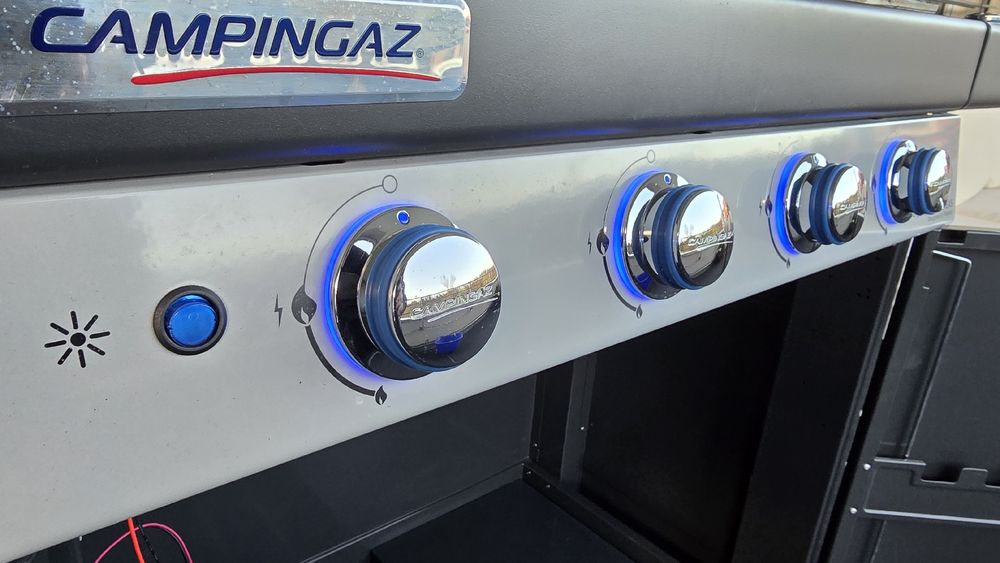 Barbecue Gaz Bingo 4 Brûleurs Avec LED - 14kW, Surface Fonte 67x44 Cm, Housse Incluse - Cuisson Extérieure
