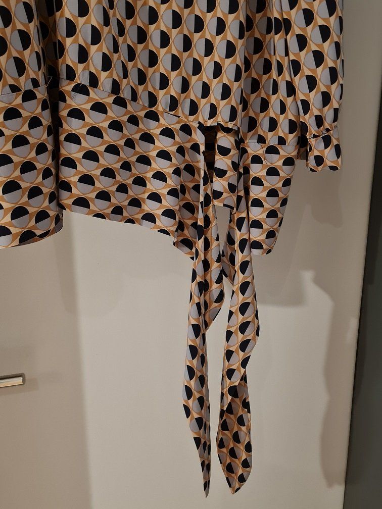Camicette: Neu: Bluse mit Bindebund - bunt - Gr.46 (franz.Gr.48) – Nuovo (secondo la descrizione) da Uznach venduto da Laeuffer 1