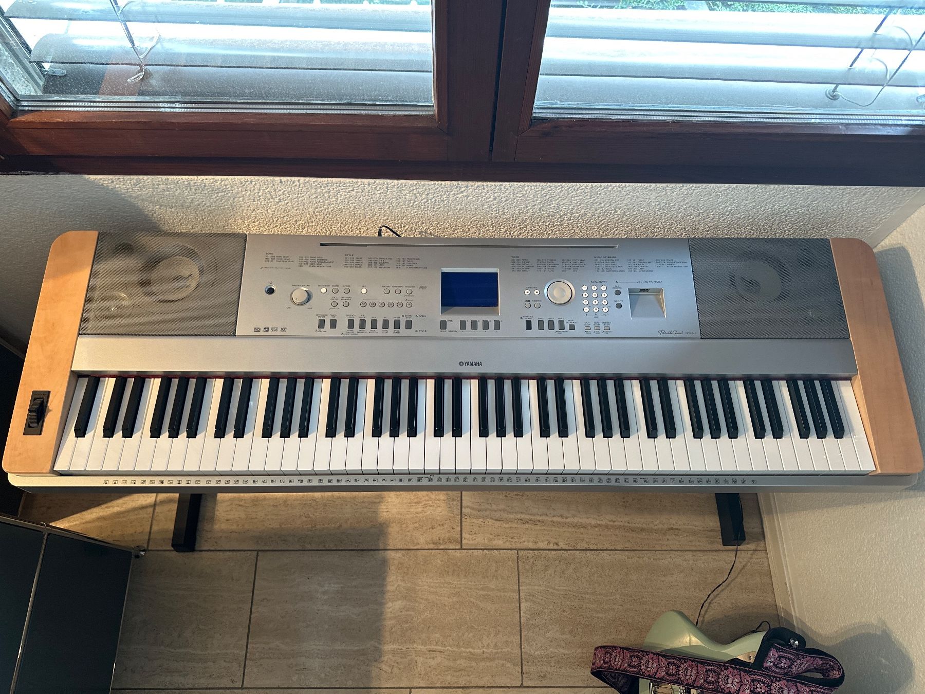 Instruments de musique: Yamaha DGX-640 mit echtem Klavier-Feeling inkl. Ständer – D'occasion à Binningen par ale_t8th 1