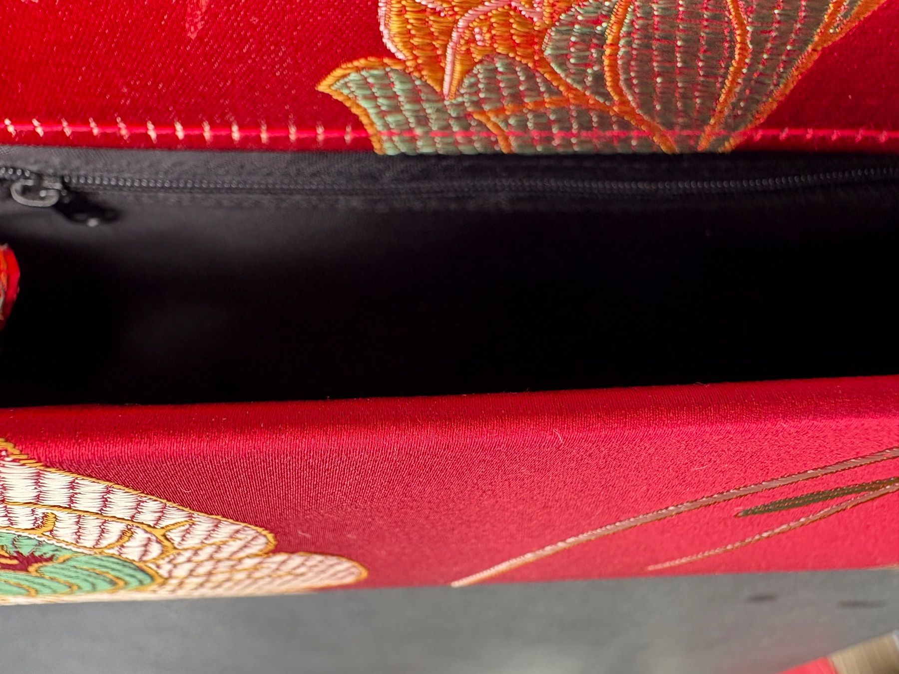 Borse da donna: Wunderschöne neue Clutch aus Seide – Nuovo (secondo la descrizione) da Uster venduto da pri_6r68 4