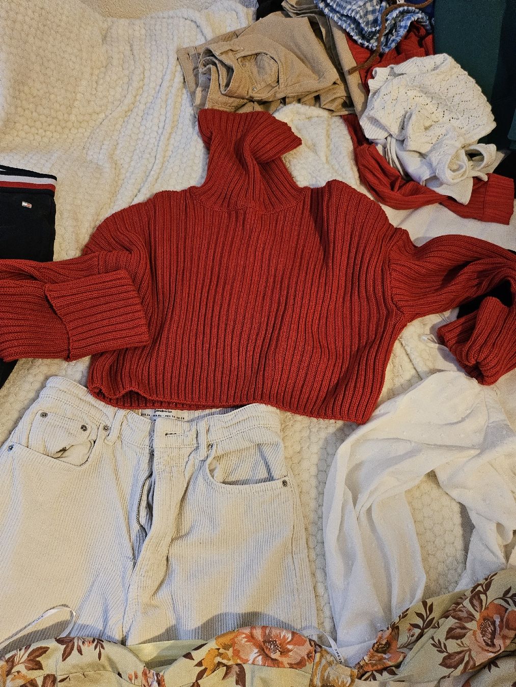 Lotti di vestiti: diverse Kleider, hosen, pullis, corset, tops – Usato da Bätterkinden venduto da trinidad103 3