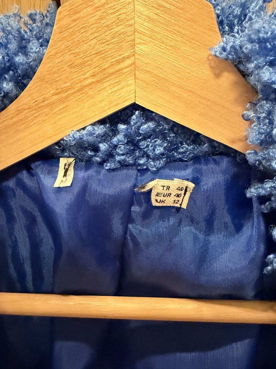 Mäntel: Blue Faux Fur Coat Size 40 – Gebraucht aus Horgen von Elizhadz 2