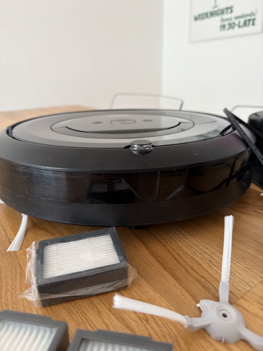 Irobot Staubsauger & Zubehör: iRobot Roomba Robot Vacuum Black – Gebraucht aus Regensdorf von __Claudia_ 2